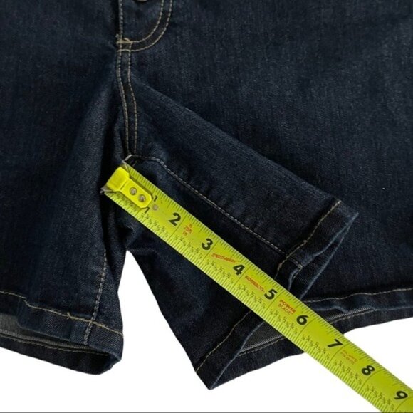 Jessica Simpson Vintage High Waisted Short Button Fly Mom Jean Stretch Short - Picture 5 of 9